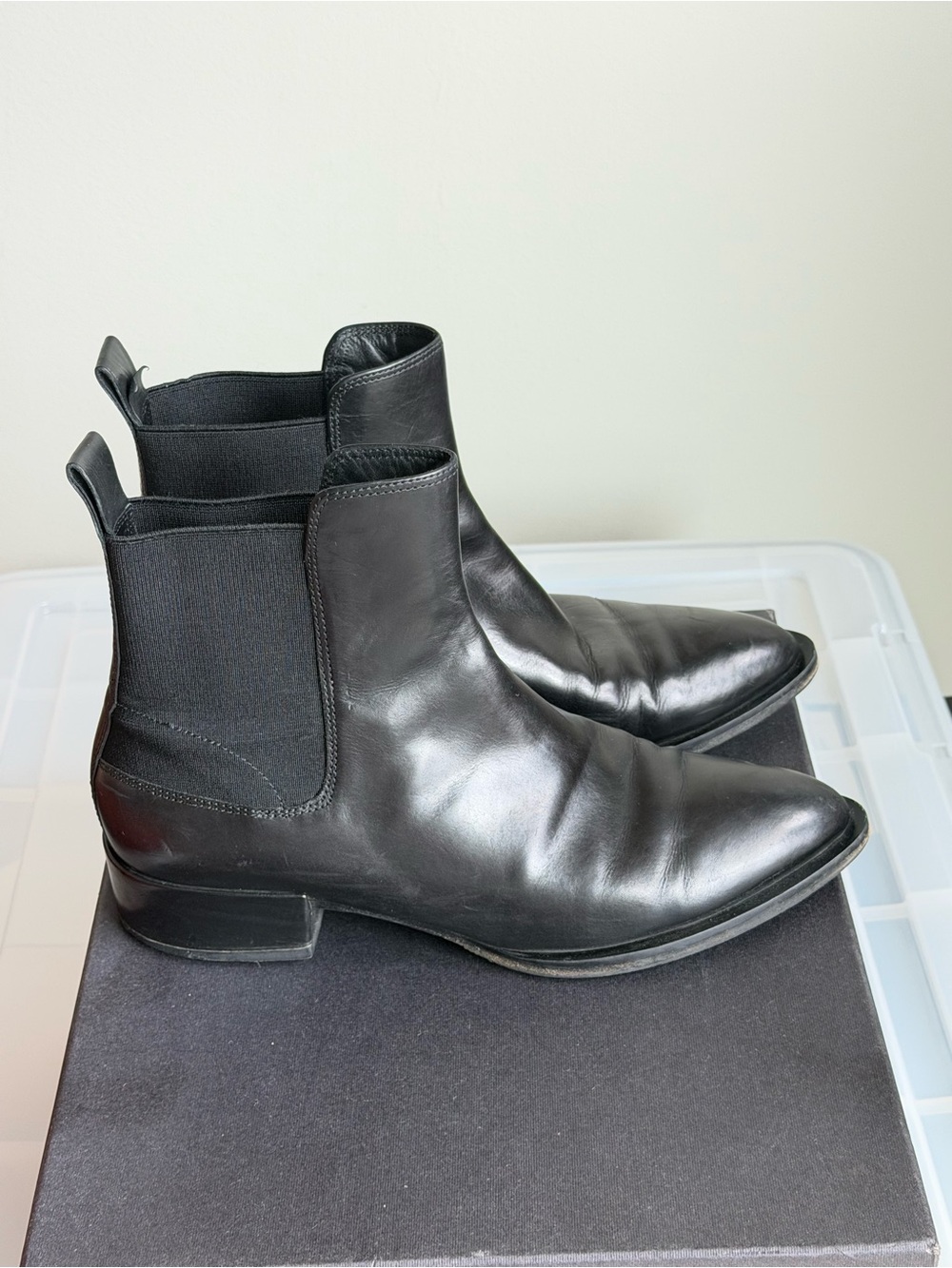 VINCE chelsea boots sz 7